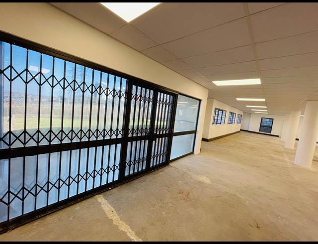3,949M² OFFICE FOR SALE IN VORNA VALLEY